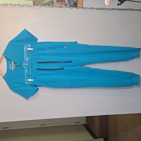 Figs Zamora Jogger Scrub Pants Catarina Top Set In Teal NWOT - Picture 6 of 16